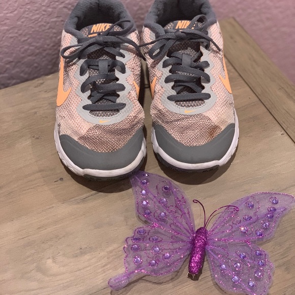 Nike shoes - Picture 2 of 8